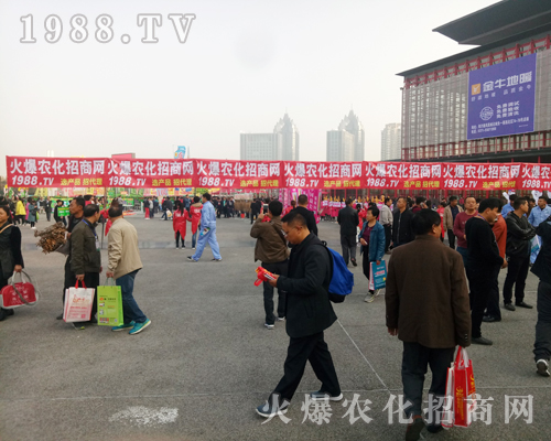     火爆農(nóng)化網(wǎng)精英全力以赴，再創(chuàng)參展好成績(jī)！